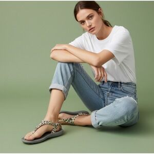 Crocs Flip Flops Women Leopard Print Comfort Thong Sandals Size 8